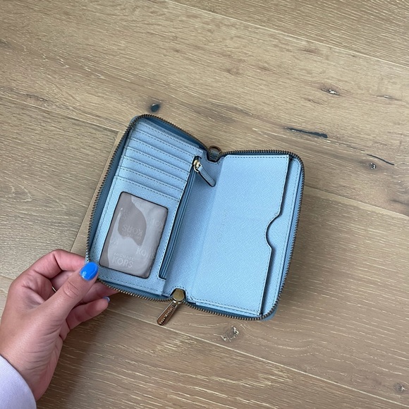 michael kors wallet - Picture 3 of 3